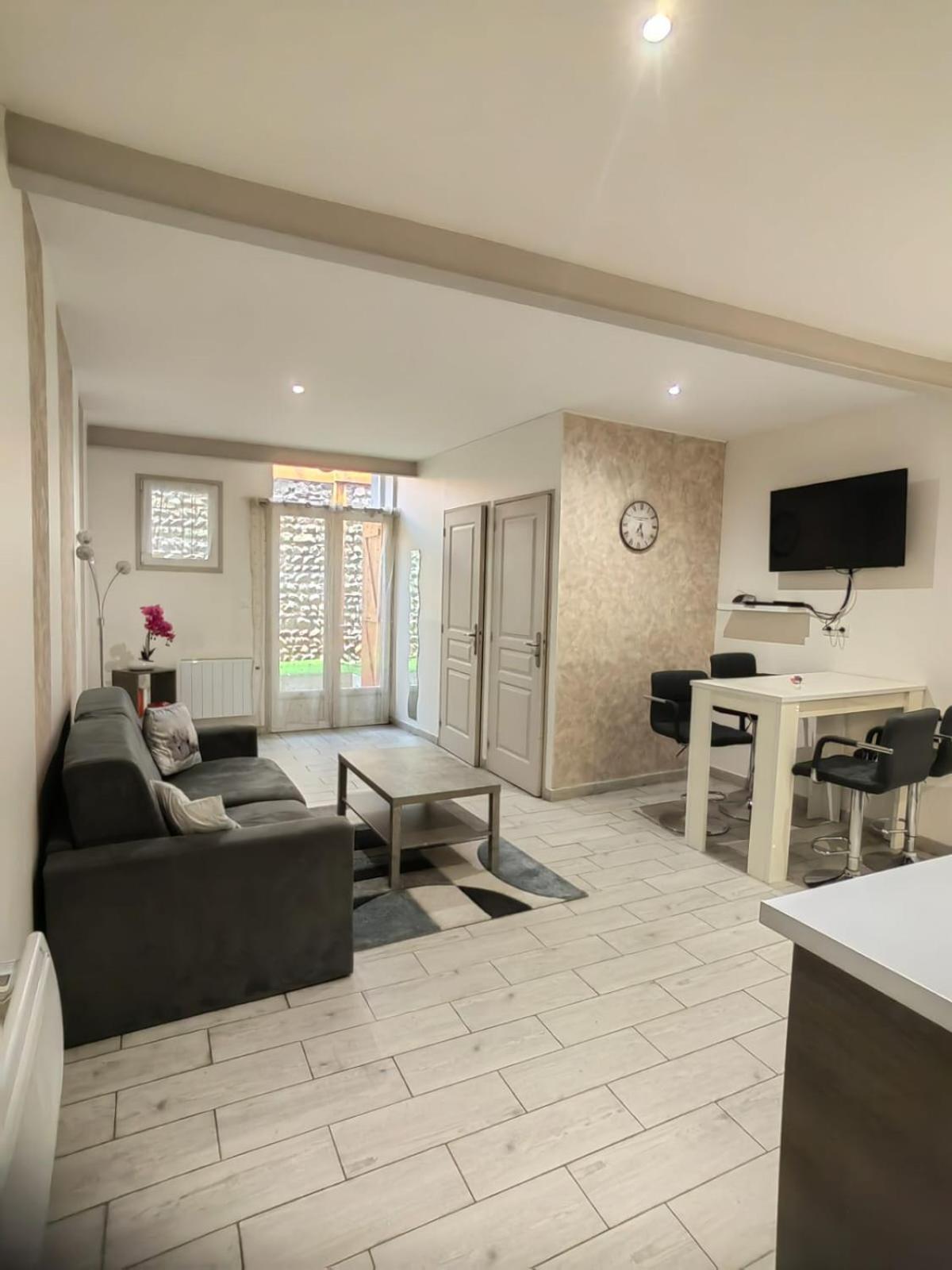 Appartement A Valence ヴァランス エクステリア 写真